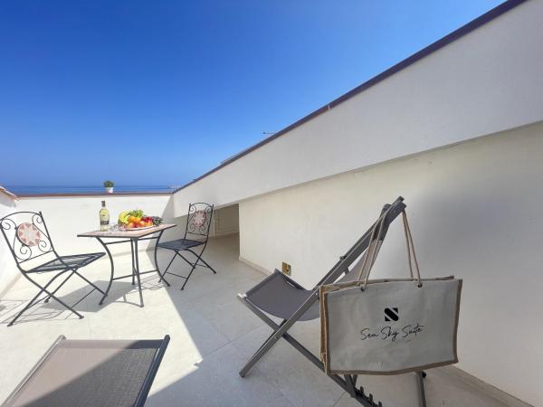 A la foto es mostra l'objecte Sea Sky Suite situat a la ciutat de Cefalù.