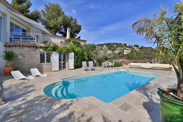 Nella foto è visibile l'oggetto Magnifique villa vue mer et piscine situato nella città di Bandol.
