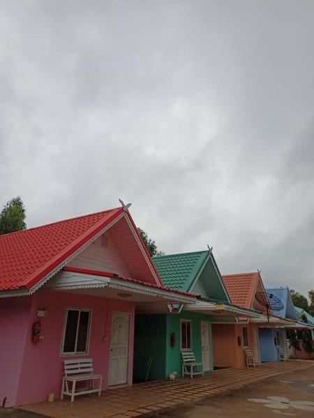 A la foto es mostra l'objecte ภูรักษ์ รีสอร์ท situat a la ciutat de Kalasin.