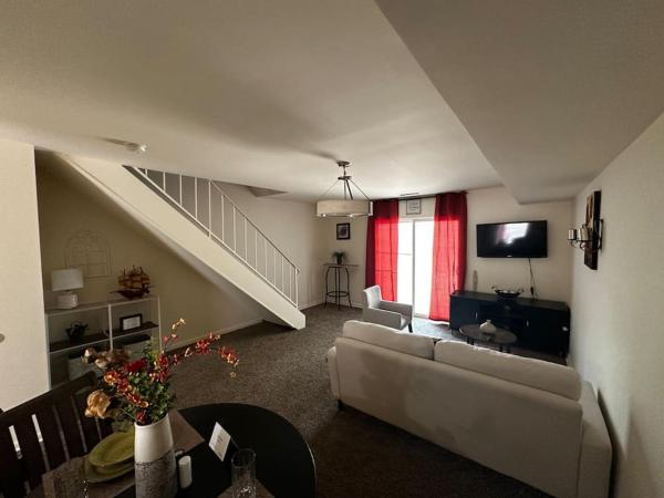 På billedet ses objektet Affordable 2 Bedroom Condo beliggende i byen Memphis.