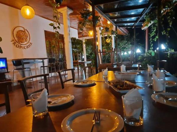 A la foto es mostra l'objecte Tropicana Resorts Kandy situat a la ciutat de Kandy.