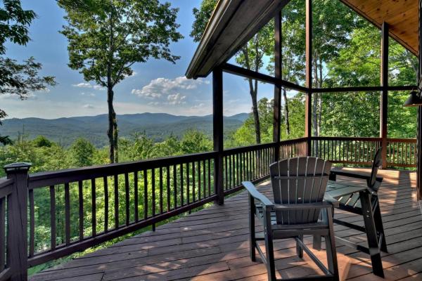En la foto se muestra el objeto Eagle Ridge Cabin ubicado en la ciudad de Mineral Bluff.