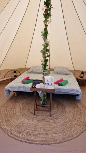 A la foto es mostra l'objecte Lodge tente les pommiers Glamping Ô rendez-vous en demi-pension situat a la ciutat de Roquefeuil.