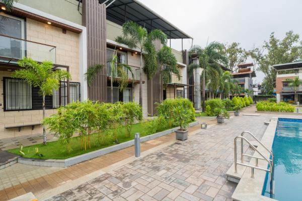 A la foto es mostra l'objecte Alaya Stays Imperial Calista 4-BHK with Common Pool & Garden Near Karla Cavs and Bhushi Dam situat a la ciutat de Lonavala.
