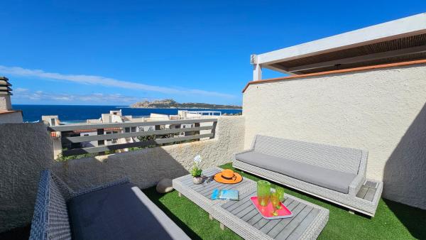 A la foto es mostra l'objecte Vista Mare Baia Santa Reparata situat a la ciutat de Santa Reparata.