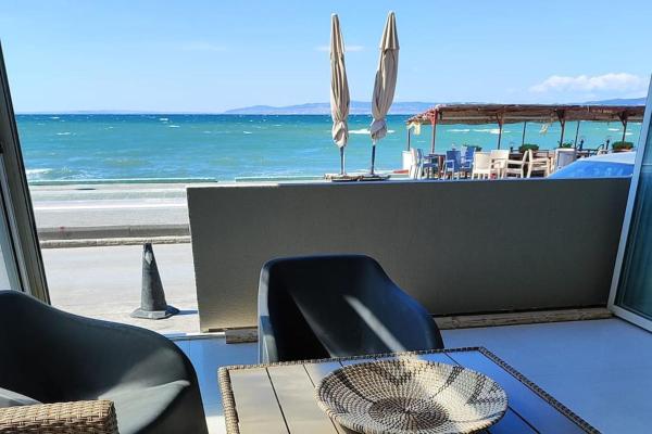 Nella foto è visibile l'oggetto Bellaqua seaview loft suite situato nella città di Néoi Epivátai.