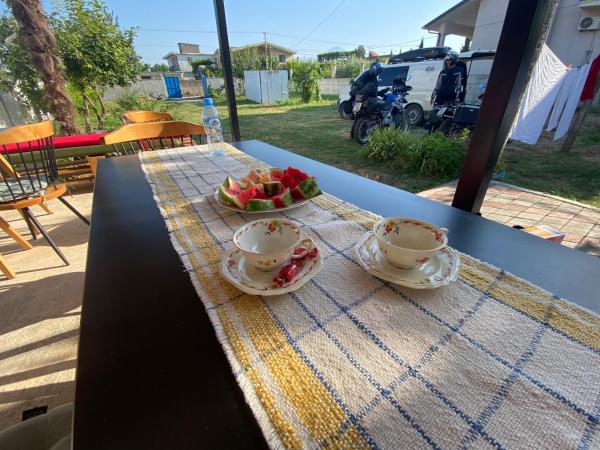 På bildet vises objektet Roza's Guest House Camping Shkoder som ligger i byen Shkodër.