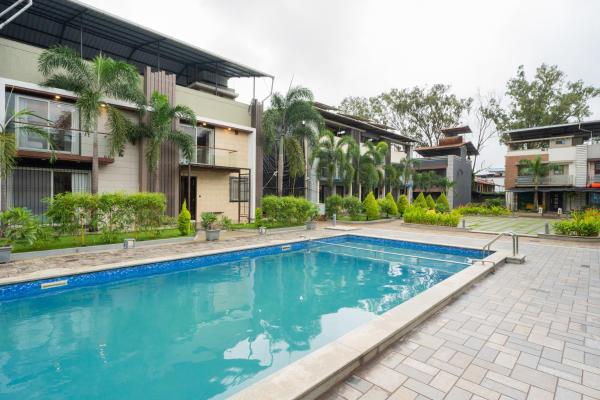 På billedet ses objektet Alaya Stays Imperial Mystara 5-BHK with Common Pool & Garden Near Karla Cavs and Bhushi Dam beliggende i byen Lonavala.