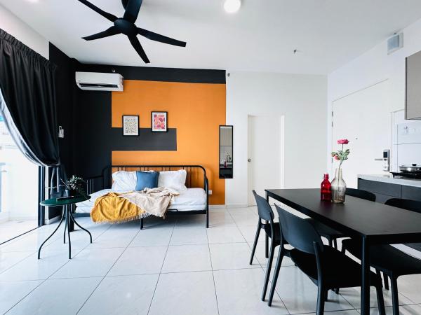 A la foto es mostra l'objecte New The Sun Homestay at Sg Nibong nearby Queensbay or PISA or FTZ Bayan Lepas HENG situat a la ciutat de Bayan Lepas.