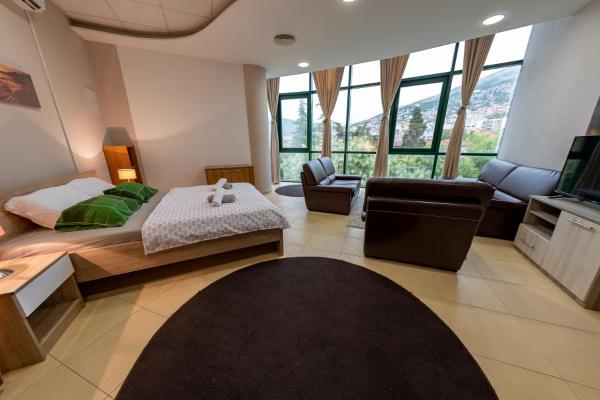 A la foto es mostra l'objecte Aura Central Apartment situat a la ciutat de Mostar.