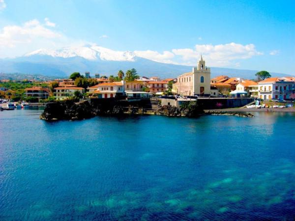 A la foto es mostra l'objecte Casa Limoni al mare tra Catania Etna e Taormina situat a la ciutat de Acireale.