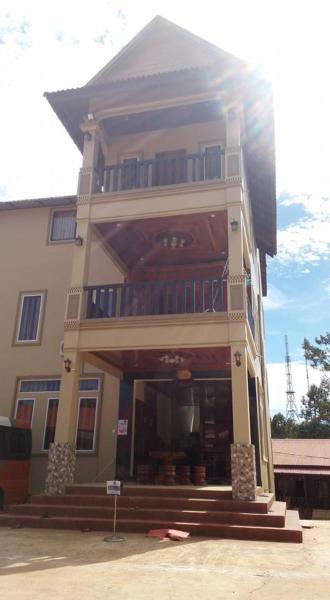The photo shows the Sokcheav Guesthouse located in the city of Sen Monorom.