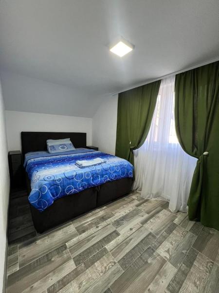 The photo shows the Cozy and homely-Casa del Sole located in the city of Sela.