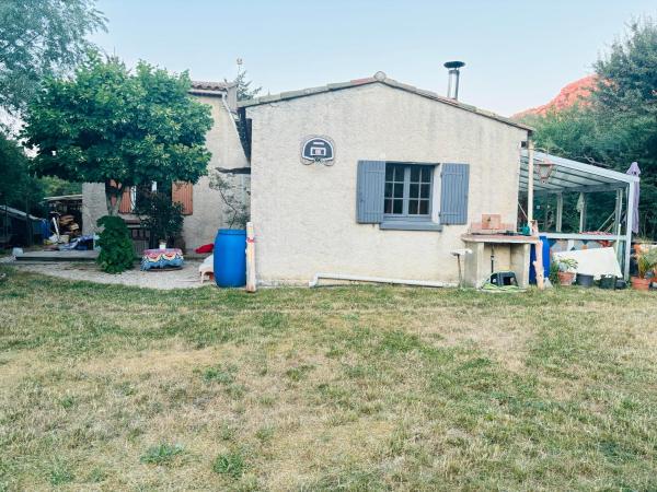A la foto es mostra l'objecte maison entière entrée forêt Ste Baume situat a la ciutat de Plan dʼAups.