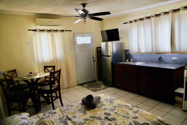 Studio apt in Aruba plus optional Portuguese cooking with Grandma, Oranjestad