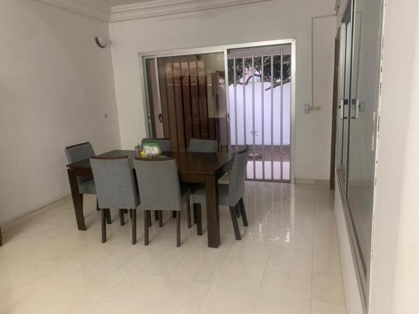 A la foto es mostra l'objecte Chambre toilette dans un villa situat a la ciutat de Dakar.