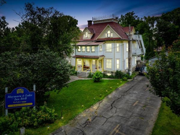 Na fotografii je vidět objekt Marmora and Lake Inn and Victorian Diner-2025 Group Reunion Home for up to 32 guests nacházející se ve městě Marmora.