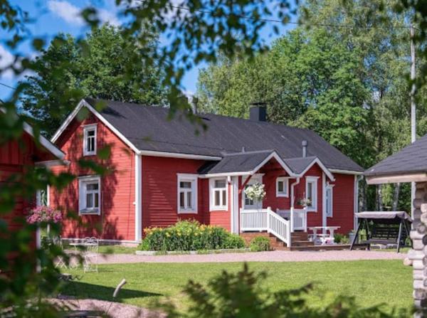 A la foto es mostra l'objecte Hirsitalo Uusi-Keränen situat a la ciutat de Muhos.