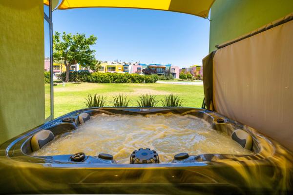 Romantic With Private Hot Tub & Parking - Big Pool - Marina Access - Albufeira