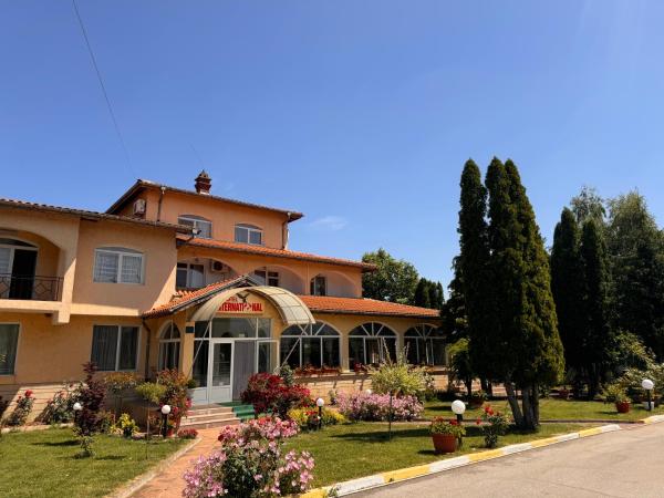 Na fotografii je vidět objekt MOTEL INTERNATIONAL nacházející se ve městě Yagodovo.
