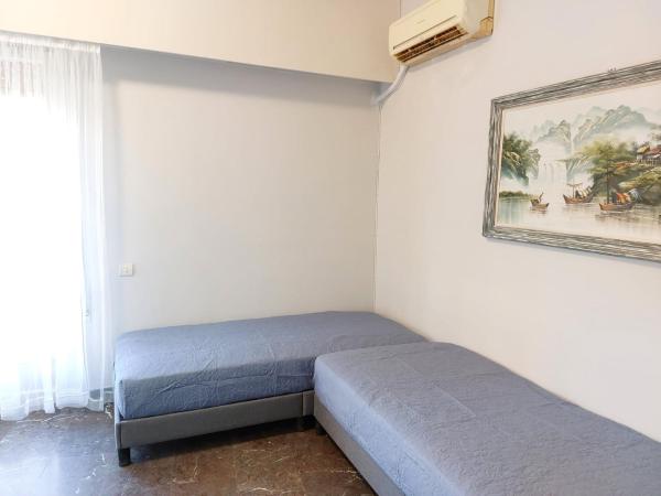 Bilde 1: Γωνιακό φωτεινό 3κλινο δωμάτιο