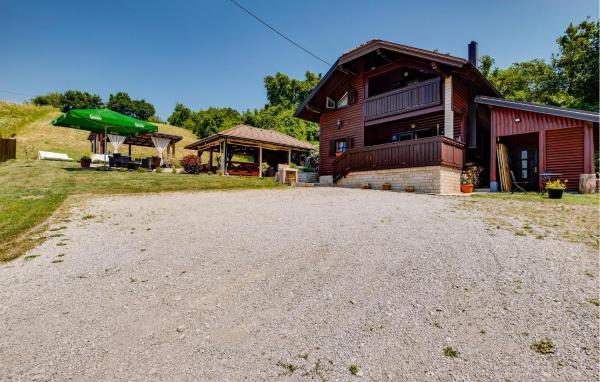 На фото показан объект Lovely Home In Jastrebarsko With Wifi, расположенный в городе Lokošin Dol.