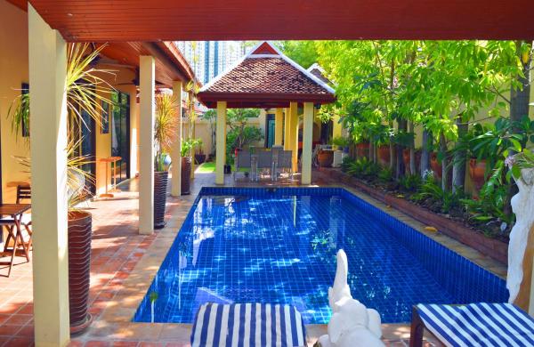 4 Bed Villa Private Pool and BBQ Jomtien Beach, Джомтьен-Бич