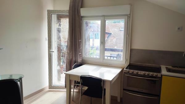 Na zdjęciu widoczny jest obiekt Studio Pour Une deux Personnes położony w mieście La Courneuve.