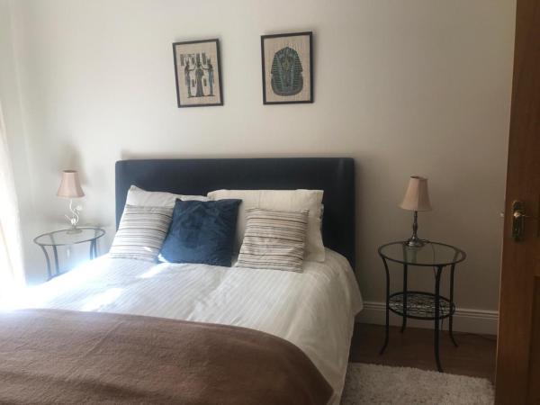 A la foto es mostra l'objecte King En-Suite Bedroom situat a la ciutat de Killinagh.