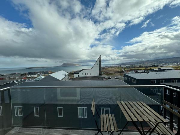 En la foto se muestra el objeto Oceanview Getaway Apartment with Sweeping Views ubicado en la ciudad de Hoyvík.