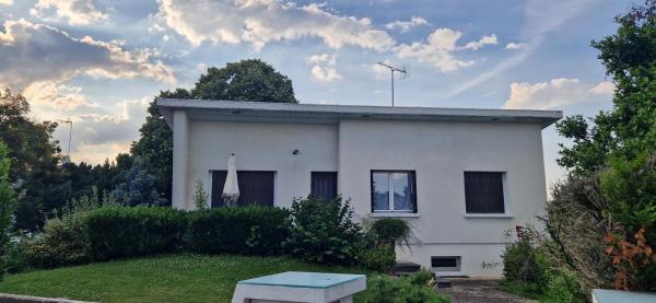 A la foto es mostra l'objecte Maison arborée à Gurgy situat a la ciutat de Beaumont.