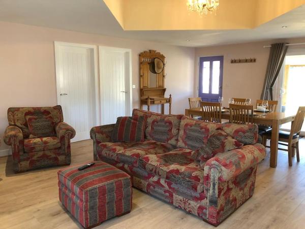 En la foto se muestra el objeto Barn Owl Lodge with Hot Tub - Adults Only ubicado en la ciudad de Icklingham.