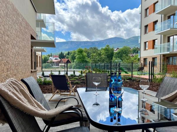 A la foto es mostra l'objecte Apartament Lucky 7 z tarasem i widokiem na Śnieżkę, obok aquaparku, blisko do Wang by Apartamenty w Karkonoszach situat a la ciutat de Karpacz.