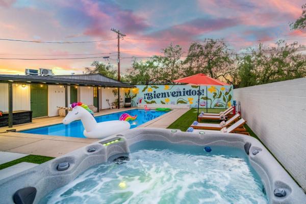 A la foto es mostra l'objecte Designer Home with Guest House, Pool, Hot Tub situat a la ciutat de Tucson.