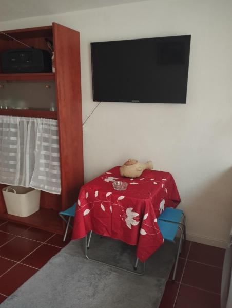The photo shows the Studio sympa et agréable located in the city of Portela.