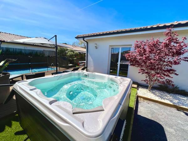 Na fotografii je vidět objekt Spa, Climatisation, Piscine chauffée, Pétanque et Calme au Bassin d'Arcachon nacházející se ve městě Le Teich.