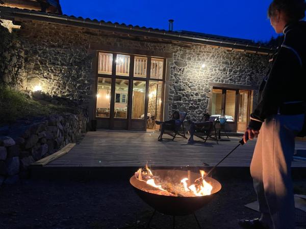A la foto es mostra l'objecte La Maison du Père Louis situat a la ciutat de Chamelet.