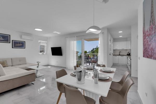 Luxurious And Bright Apartment With Sea And Mountain View - Makarska
