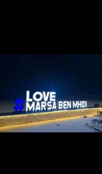 Na fotografii je vidět objekt Chaleureux logement à Marsa Ben M'Hidi nacházející se ve městě Marsa Ben Mehidi.