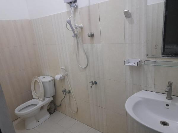 A la foto es mostra l'objecte Blue Ocean Hotel situat a la ciutat de Trincomalee.