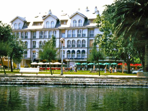På billedet ses objektet Apartamentos Las Brisas beliggende i byen Santander.