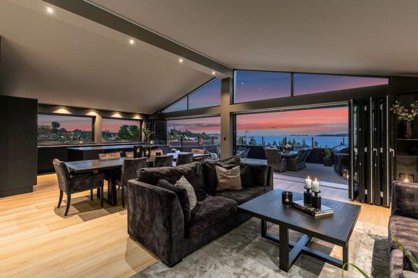 På bildet vises objektet Villa with seaview som ligger i byen Larvik.