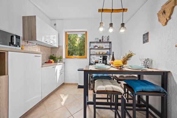 Στη φωτογραφία φαίνεται το αντικείμενο Apartment O'live 2 BDR Rabac Istra που βρίσκεται στην πόλη Rabac.
