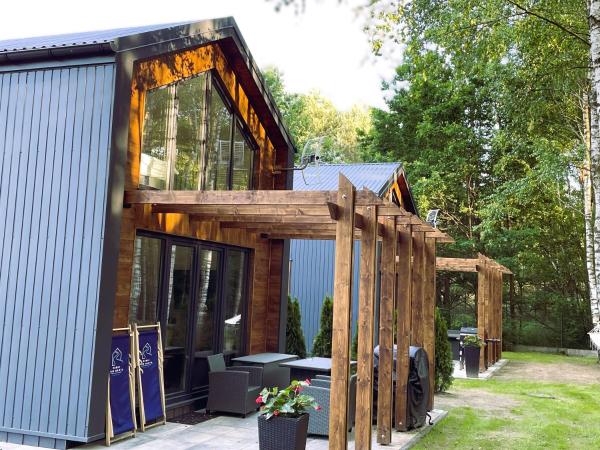 Na zdjęciu widoczny jest obiekt Domki nad Wartą Kajaki & SPA położony w mieście Ostrowy.