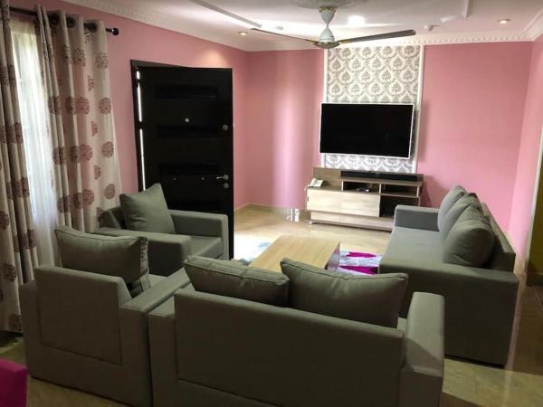 A la foto es mostra l'objecte Serene 2 bed with Wi-Fi and AC situat a la ciutat de Madina.