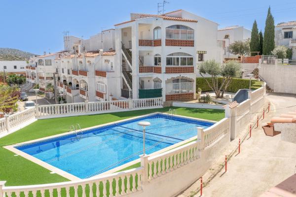 A la foto es mostra l'objecte WELCS ESTUDIO 171 EMP con piscina comunitaria situat a la ciutat de Roses.
