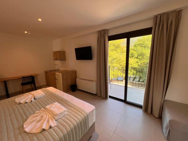 På billedet ses objektet Likno Hotel beliggende i byen Samonída.