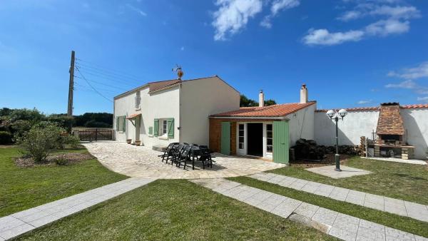 A la foto es mostra l'objecte Maison de la vallée situat a la ciutat de Périgny.