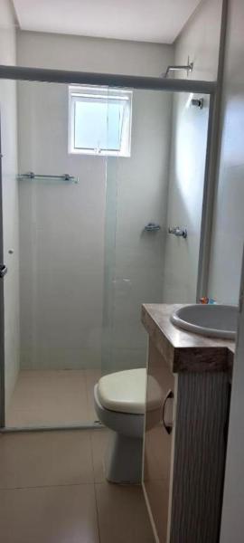 Quarto, o banheiro é de uso exclusivo do hóspede e fica localizado no corredor , piscina compartilhada, não é o apartamento inteiro, somente o quarto photo 4