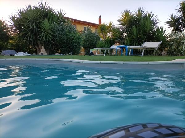 A la foto es mostra l'objecte Bed & Breakfast Il Rosmarino situat a la ciutat de Bosa.